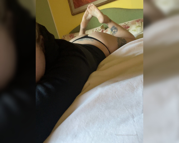 Giuls_Effe aka giuls_effe OnlyFans Video - 03-13-2023 - Cè chi dorme col pigiama e chi come me usa un perizoma di 3cm  Buongiorno