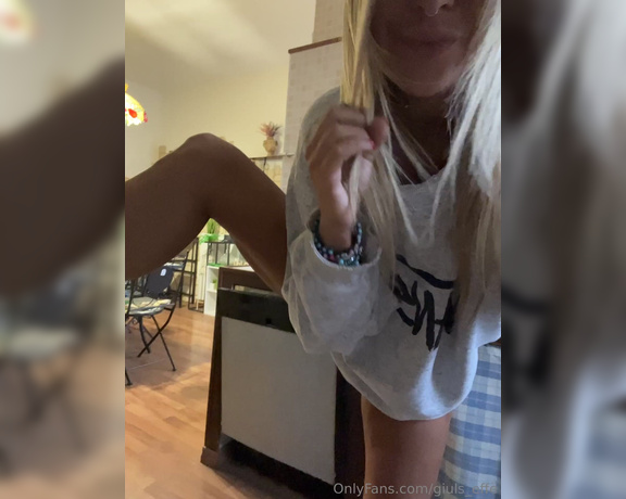 Giuls_Effe aka giuls_effe OnlyFans Video - 11-07-2023 - Che faccio sveglia a questora  Il caffè e un po streaking  prima di andare