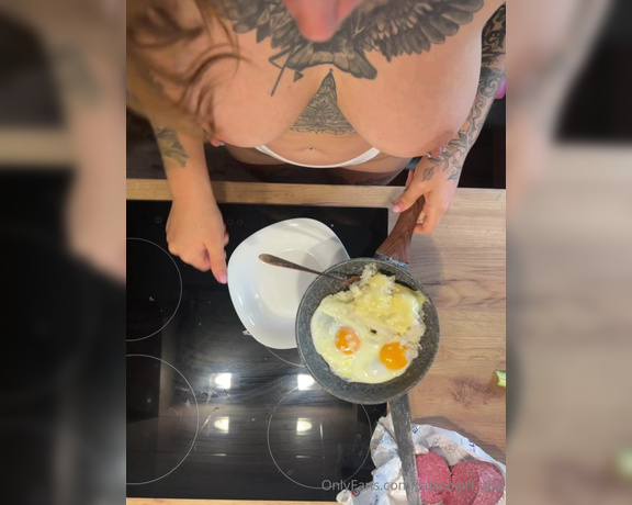 TattooGirlAlia aka tattoogirl_alia OnlyFans Video - 09-03-2024 - Good morning Have a nice breakfast