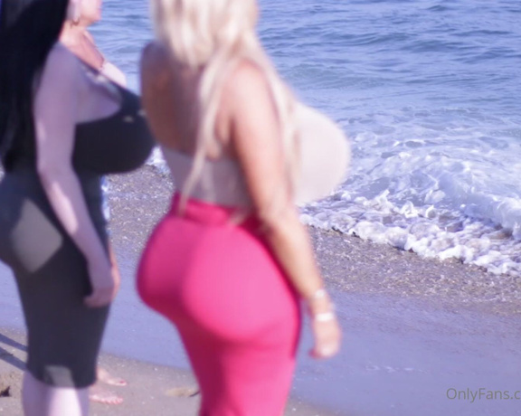 Allegra Cole aka allegracoleworld OnlyFans Video - 06-12-2020 - This was the first time Foxy had been to the ocean