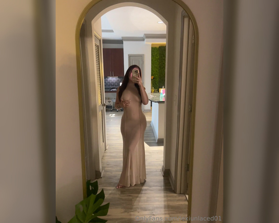 Lexi Unlaced aka lexiunlaced01 OnlyFans Video - 08-28-2023 - Is this a good date night dress