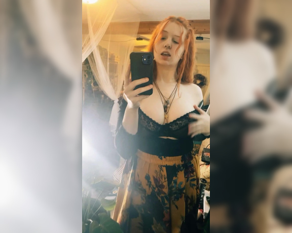 EmpressElfiie aka empresselfiie OnlyFans Video - 11-25-2021 - Do I look cute today