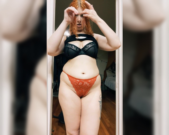 EmpressElfiie aka empresselfiie OnlyFans Video - 05-28-2022 - This is what I do when I give my plants a shower