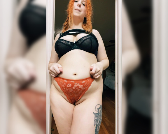 EmpressElfiie aka empresselfiie OnlyFans Video - 05-28-2022 - This is what I do when I give my plants a shower