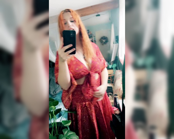 EmpressElfiie aka empresselfiie OnlyFans Video - 11-29-2021 - You like my outfit I love easy access