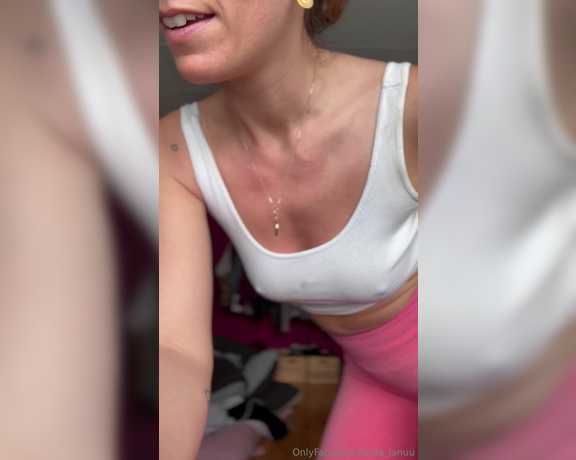 Linda Lanuu aka linda_lanuu OnlyFans Video - 04-19-2024 - Wie gefällt die meine neue Leggings Kam heute per Post