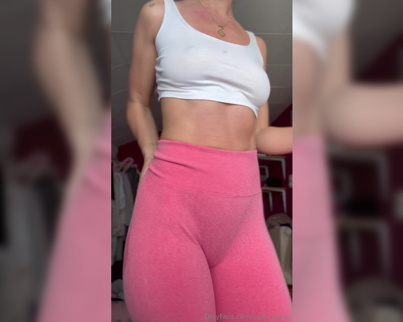 Linda Lanuu aka linda_lanuu OnlyFans Video - 04-19-2024 - Wie gefällt die meine neue Leggings Kam heute per Post