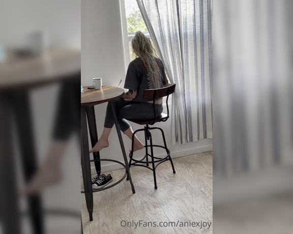 Anie Joy aka killjoyxv OnlyFans Video - 02-24-2021 - Hey, I just arrived in La and Ill be in an Airbnb with my mom until