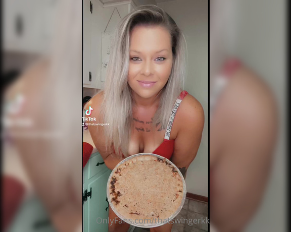 Thatswingerkk aka thatswingerkk OnlyFans Video - 06-21-2022 - I might just give you a bite of the sweetest pie