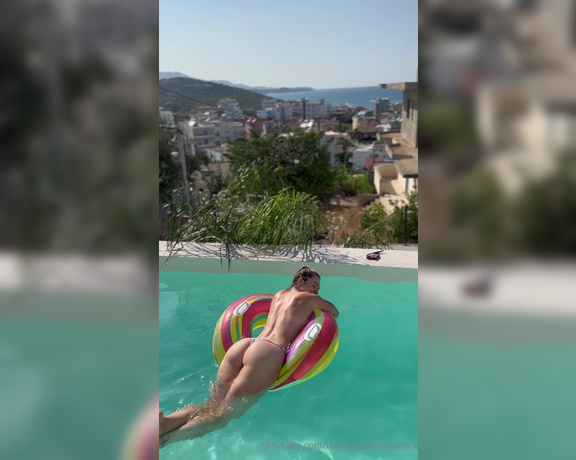 Booty & the Beast aka bootyandthebeast69 OnlyFans Video - 09-03-2024 - Just chilling by the  pool