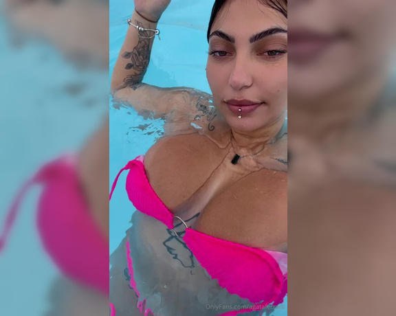 Ágata Ferrari aka agataferrarii OnlyFans Video - 10-30-2023 - Só porque amo uma piscina