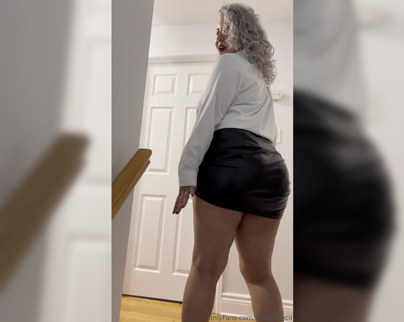 Misses Cecil aka missescecil - 09-23-2024 OnlyFans Video - ATTENTION ATTENTION IMPORTANT warning from lonely amp horny professors running around in the wild on this