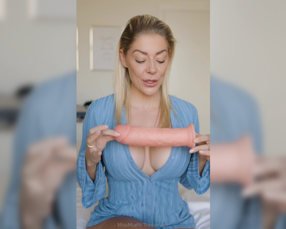 Miss Mia Fit aka missmiafit - 09-29-2024 OnlyFans Video - Too big aka HUGEBigger than I expected it to be, will it fit Find out tomorrow