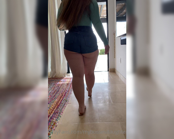 Alliebabyx aka alliebabyxx - 01-27-2021 OnlyFans Video - Hows my ass look in these shorts