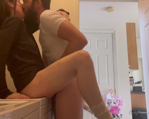 Cay Wild aka thecaywild - 07-20-2023 OnlyFans Video - When laundry gets boring and hubby has a break in between his team meetings