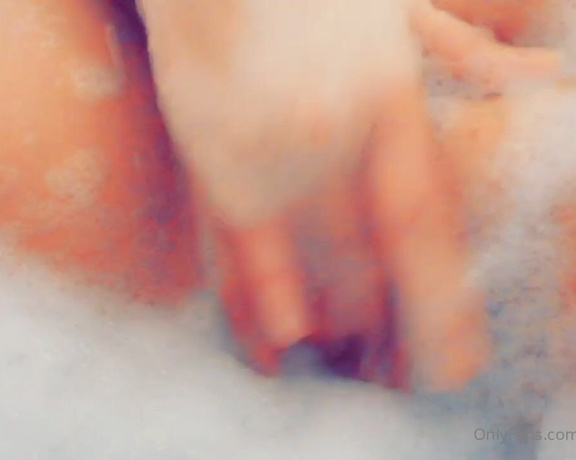 Dallas Luroe aka dallasluroe - 10-03-2021 OnlyFans Video - A whole bubble bath experience with my own happy ending