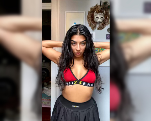 Jasmine Sherni aka jasminesherni - 05-27-2024 OnlyFans Video - Live oiling my hair and chatting Ily