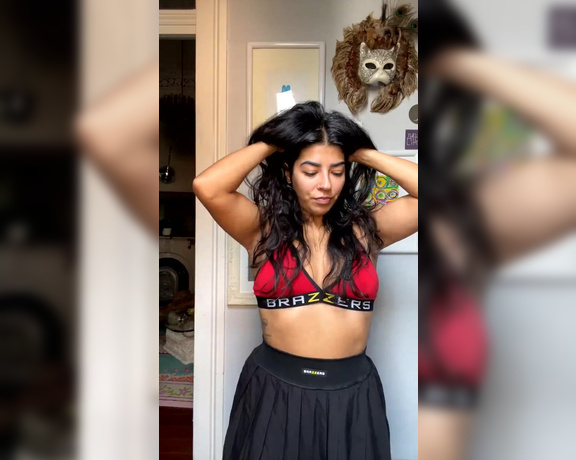 Jasmine Sherni aka jasminesherni - 05-27-2024 OnlyFans Video - Live oiling my hair and chatting Ily