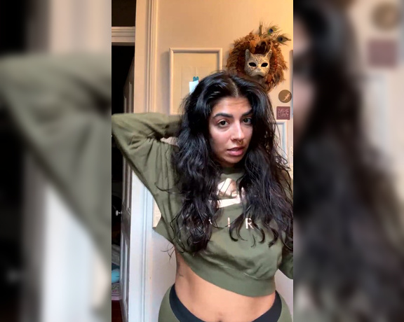 Jasmine Sherni aka jasminesherni - 09-05-2024 OnlyFans Video - Stream started at 09052024 0105 pm Updates while I oil my hair and chat