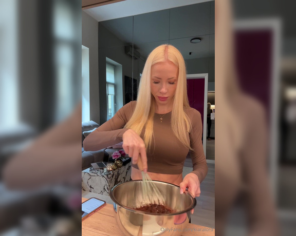 Kiara Lord aka kiaralord - 03-30-2024 OnlyFans Video - In my princess kitchen making brownies