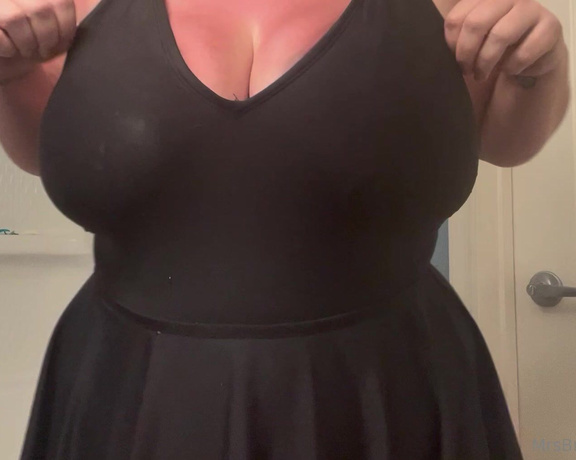 Mrs Bra Buster aka mrs_bra_buster - 04-07-2023 OnlyFans Video - Flash em Friday