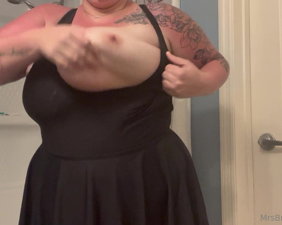 Mrs Bra Buster aka mrs_bra_buster - 04-07-2023 OnlyFans Video - Flash em Friday