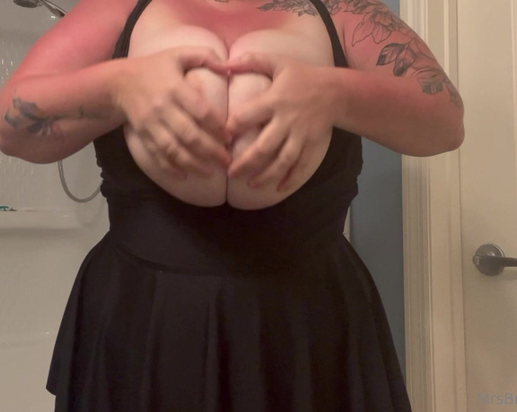 Mrs Bra Buster aka mrs_bra_buster - 04-07-2023 OnlyFans Video - Flash em Friday