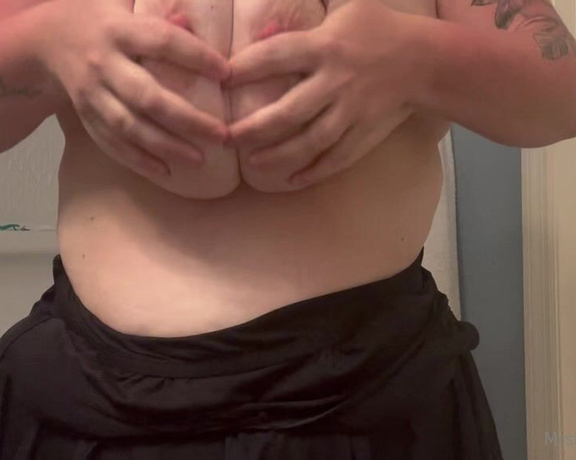 Mrs Bra Buster aka mrs_bra_buster - 04-17-2023 OnlyFans Video - Mombod Monday Found this gem from my vacation Hope this helps kick your week off right