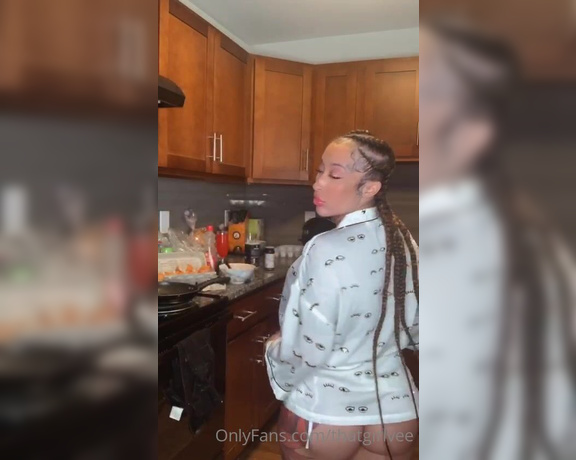 RAIAH BABY aka iamveraiah - 10-27-2020 OnlyFans Video - Can I cook for you