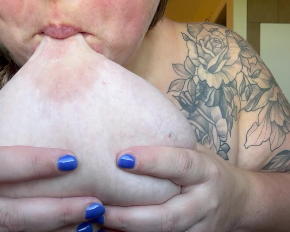 Mrs Bra Buster aka mrs_bra_buster - 09-23-2023 OnlyFans Video - Happy Saturday Some nipple sucking for you