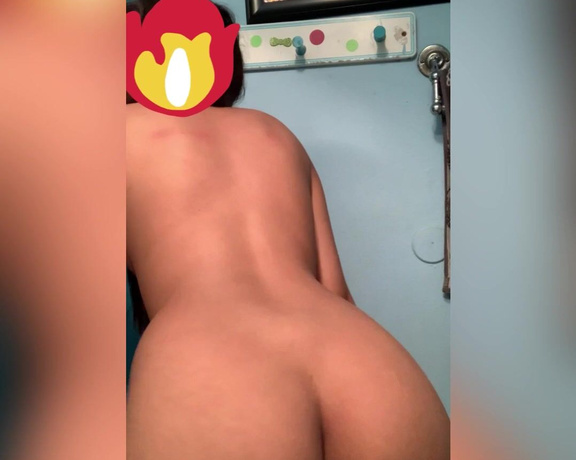 Brown & Sweet aka brownandsweet - 05-28-2021 OnlyFans Video - My very first mini twerk video I know Im not the best and I need lots