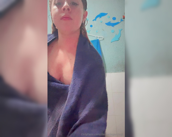 Mayiss GT aka mayiss_gt - 12-21-2023 OnlyFans Video - Un baile sucio después de bañarme