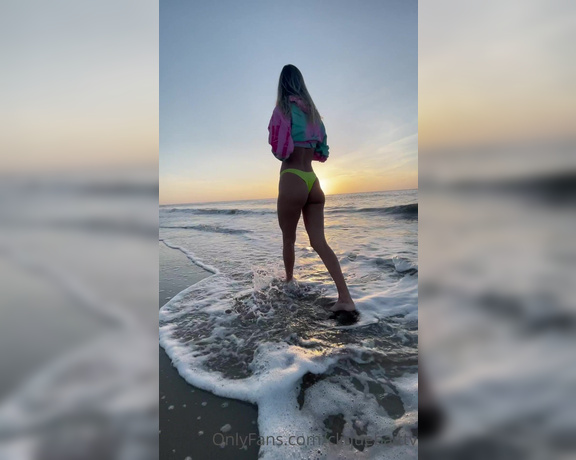 CliqueBaitTV aka cliquebaittv - 06-28-2021 OnlyFans Video - Moving into the new content house I was staying at the beach in familys house all