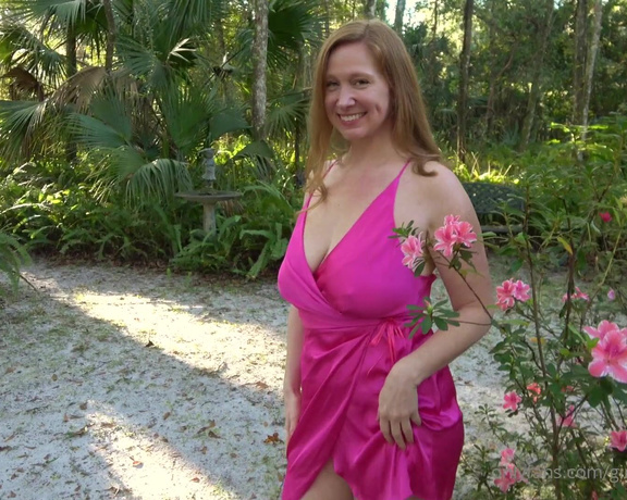 Ginger Daydreams aka gingerdaydreams - 02-08-2023 OnlyFans Video - Getting naked in the garden