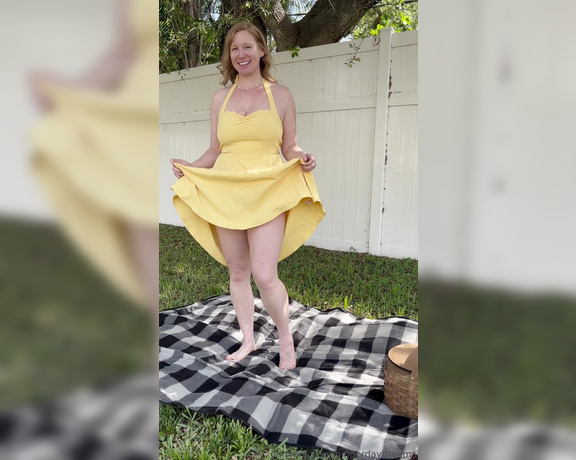 Ginger Daydreams aka gingerdaydreams - 06-24-2024 OnlyFans Video - What are you bringing to our picnic