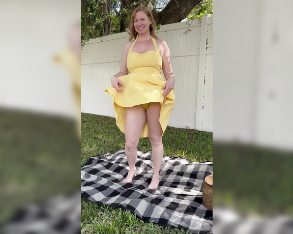 Ginger Daydreams aka gingerdaydreams - 06-24-2024 OnlyFans Video - What are you bringing to our picnic