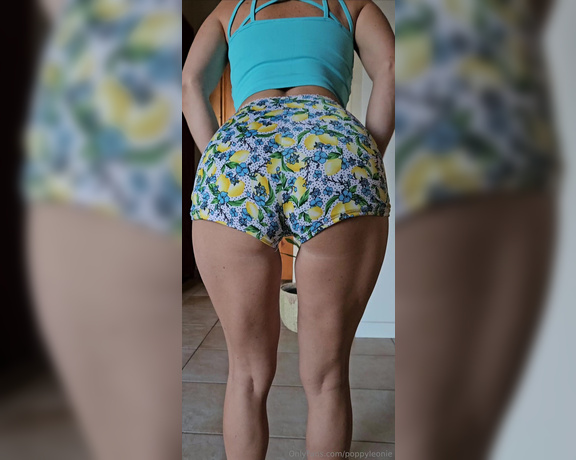 Poppy Leonie aka poppyleonie - 08-07-2024 OnlyFans Video - Happy booty day