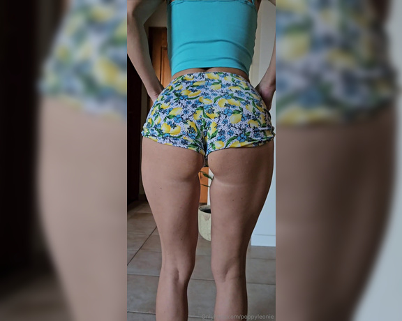 Poppy Leonie aka poppyleonie - 08-07-2024 OnlyFans Video - Happy booty day