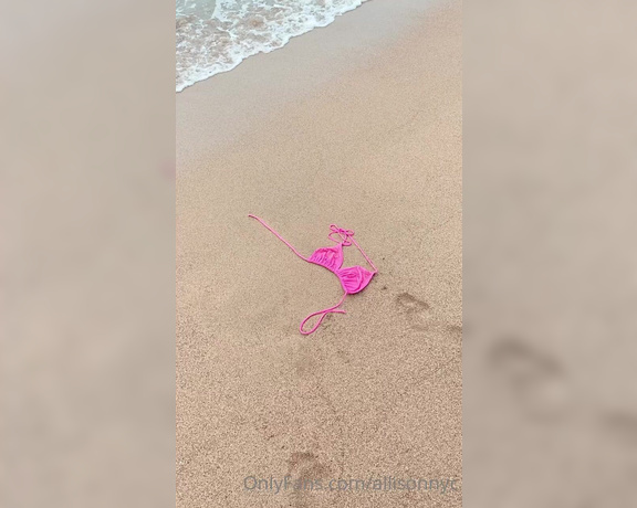 AllisonNYC aka allisonnyc - 08-25-2020 OnlyFans Video - I got to swim on a private beach with about 8 sea turtles I couldnt believe