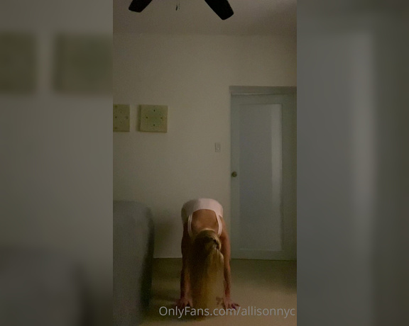 AllisonNYC aka allisonnyc - 08-30-2020 OnlyFans Video - I hope youre all having a fun, relaxing weekend What are the Sunday plans Im trying