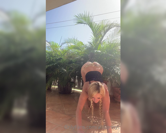 AllisonNYC aka allisonnyc - 09-06-2020 OnlyFans Video - Hot yoga on my front porch