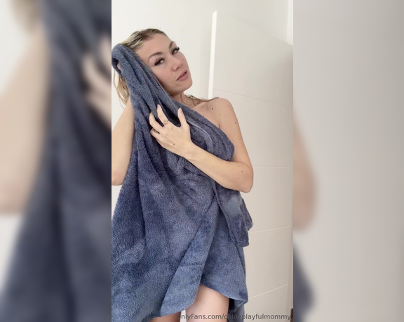 Chloe Ride aka ridingchloe - 12-15-2023 OnlyFans Video - Just drying up a bit