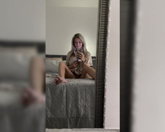 Chloe Ride aka ridingchloe - 01-07-2024 OnlyFans Video - Who wants to join me for some bedtime fun