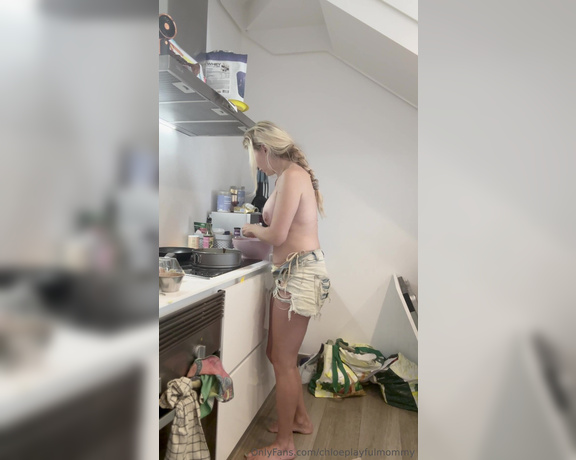 Chloe Ride aka ridingchloe - 05-03-2024 OnlyFans Video - Some cooking ideas for the weekend