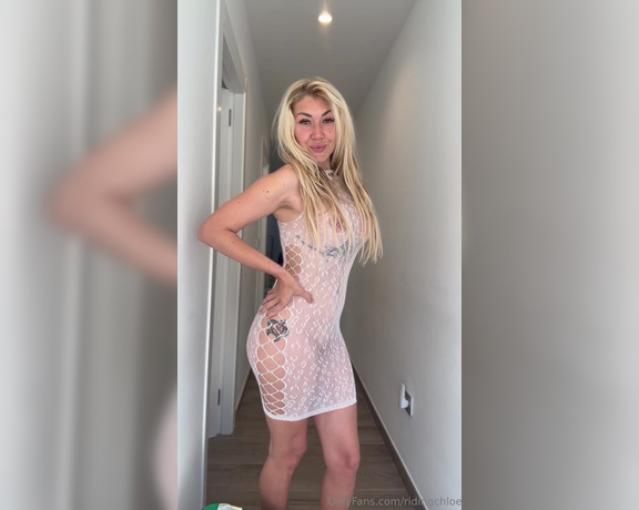 Chloe Ride aka ridingchloe - 07-20-2024 OnlyFans Video - How do you like this dress on me