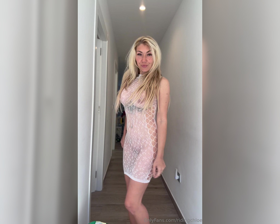 Chloe Ride aka ridingchloe - 07-20-2024 OnlyFans Video - How do you like this dress on me