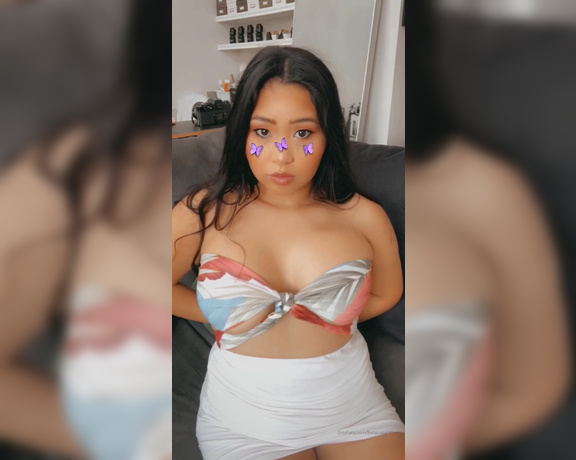 Bella Luna aka bellalunavip - 08-14-2020 OnlyFans Video - Which way do you like this top better Option 1 or Option 2 I cant decide