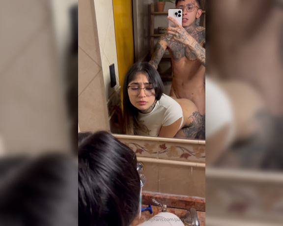 Pamelita Ruiz aka pamelita00ok - 04-21-2024 OnlyFans Video - Me dan una rica cojida en el baño   hay video completo