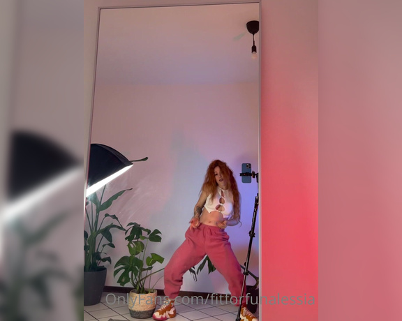 Alessiamimixx aka fitforfunalessia - 03-29-2023 OnlyFans Video - Il buongiorno di vede dal mattino  Scorri per vedere come mi riscaldo al mattino