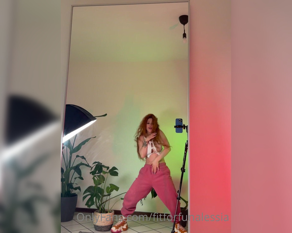 Alessiamimixx aka fitforfunalessia - 03-29-2023 OnlyFans Video - Il buongiorno di vede dal mattino  Scorri per vedere come mi riscaldo al mattino